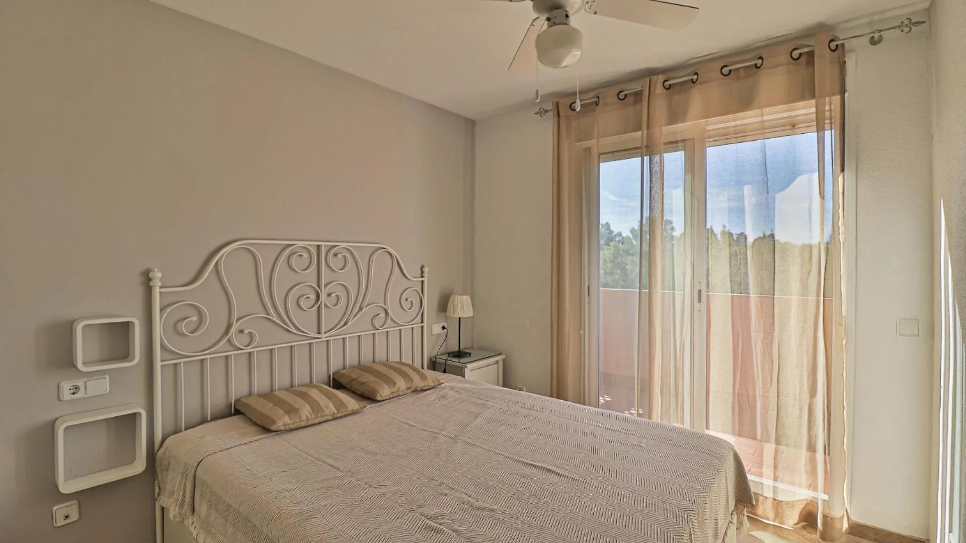 Bahia De Casares Apartment 0*,
